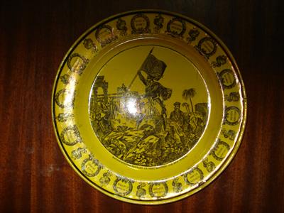 &quot;MAVROCORDATOS PRENANT UN FORT DEFENDU PAR DES TURCS&quot;. &quot;Άλωση τουρκικού φρουρίου από τον Μαυροκορδάτο&quot;. Πιάτο με φιλελληνική παράσταση του Charles-Henri Loeillot-Hartwig, κατασκευασμένο από το εργοστάσιο Montereau, Γαλλία, [1826-1833].