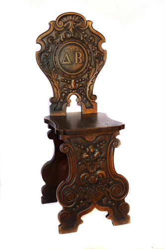 Καρέκλα του Δημητρίου Βουδούρη με ξυλόγλυπτη διακόσμηση, Ιστορική Οικία Λαζάρου Κουντουριώτη