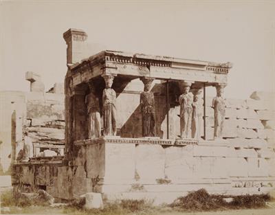 Οι Καρυάτιδες του Ερεχθείου στην Ακρόπολη των Αθηνών. Φωτογραφία των Αδελφών Ρωμαΐδη, περ. 1890.