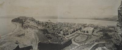 Γενική άποψη της πόλης του Ναυπλίου στην Πελοπόννησο. Φωτογραφία του Carl Siele, 1910. Εκτέθηκε στη Διεθνή Έκθεση της Ρώμης του 1911.