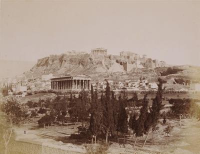 Άποψη της Ακρόπολης των Αθηνών από το λόφο της Αγίας Μαρίνας. Διακρίνεται ο ναός του Ηφαίστου (Θησείο), ο χώρος της Αρχαίας Αγοράς πριν από τις ανασκαφές, η οικία Κανελλοπούλου κ.ά. Φωτογραφία των Αδελφών Ρωμαΐδη, περ. 1890.