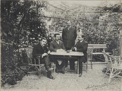 Κρήτη. Διεθνή στρατεύματα και οι πρόξενοι των τεσσάρων Μεγάλων Δυνάμεων B. Pelekhine, V. Lebrecht, A. Peel, E. Bertrans. Φωτογραφία, 1907-1909.
