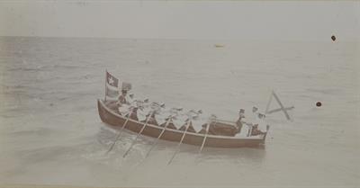 Κρήτη, Ρέθυμνο. Η επιστροφή του Ύπατου Αρμοστή Αλέξανδρου Ζαΐμη με την άκατο στο πλοίο Khivinetz. Φωτογραφία, 1907.
