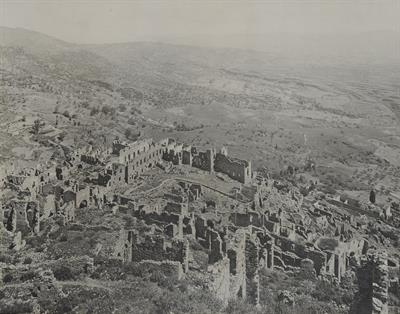 Μυστράς, γενική άποψη εκ των άνω. Φωτογραφία του Carl Siele, 1910. Εκτέθηκε στη Διεθνή Έκθεση της Ρώμης του 1911.