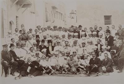 Κρήτη. Η ετήσια γιορτή του 13ου Συντάγματος των Ρώσων ακροβολιστών στο Ρέθυμνο. Ρώσοι και Έλληνες αξιωματικοί. Φωτογραφία, 1907-1909.