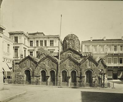 Αθήνα. Εκκλησία της Καπνικαρέας, άποψη από τα δυτικά. Φωτογραφία του Carl Siele, 1910. Εκτέθηκε στη Διεθνή Έκθεση της Ρώμης του 1911.