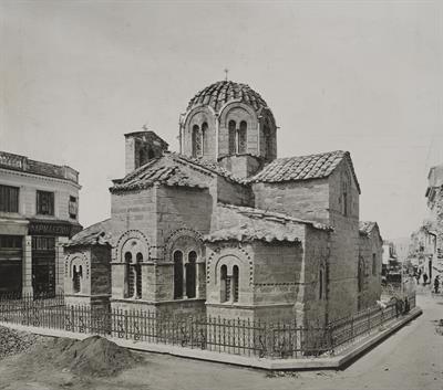 Αθήνα. Ο Ναός των Αγίων Θεοδώρων, άποψη από τα βορειοανατολικά. Φωτογραφία του Carl Siele, 1910. Εκτέθηκε στη Διεθνή Έκθεση της Ρώμης του 1911.