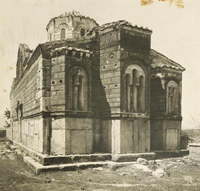 Μέρμπακα, χωριό της Αργολίδας στην Πελοπόννησο. Ναός Κοίμησης της Θεοτόκου, άποψη από τα νοτιοανατολικά. Φωτογραφία του Carl Siele, 1910. Εκτέθηκε στη Διεθνή Έκθεση της Ρώμης του 1911.