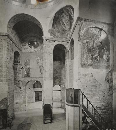 Μονή Δαφνίου, Αθήνα. Το εσωτερικό του ναού. Φωτογραφία του Carl Siele, 1910. Εκτέθηκε στη Διεθνή Έκθεση της Ρώμης του 1911.