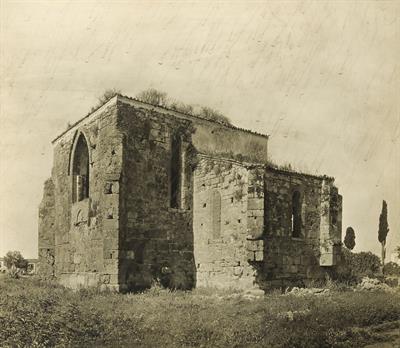 Ανδραβίδα, Πελοπόννησος. Ερείπια του ναού της Αγίας Σοφίας, άποψη από τα βορειοανατολικά. Φωτογραφία του Carl Siele, 1910. Εκτέθηκε στη Διεθνή Έκθεση της Ρώμης του 1911.