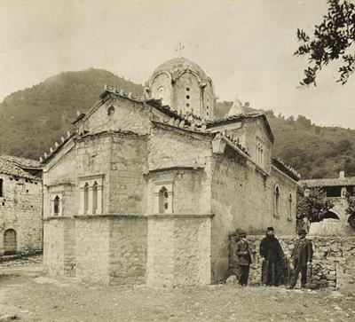 Μεσσηνία, Πελοπόννησος. Μονή Βουλκάνου, άποψη από βορειοανατολικά. Φωτογραφία του Carl Siele, 1910. Εκτέθηκε στη Διεθνή Έκθεση της Ρώμης του 1911.