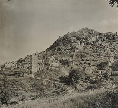 Μυστράς. Άποψη από τα βόρεια. Φωτογραφία του Carl Siele, 1910. Εκτέθηκε στη Διεθνή Έκθεση της Ρώμης του 1911.