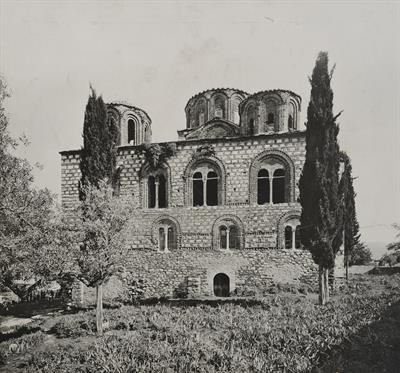 Άρτα, Ήπειρος. Η εκκλησία της Παναγίας της Παρηγορήτισσας, άποψη από τα νότια. Φωτογραφία του Carl Siele, 1910. Εκτέθηκε στη Διεθνή Έκθεση της Ρώμης του 1911.