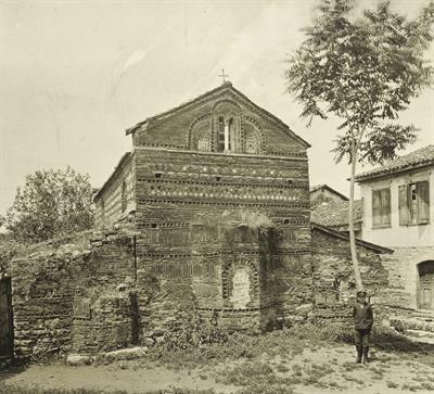 Άρτα, Ήπειρος. Η εκκλησία του Αγίου Βασιλείου, άποψη από τα ανατολικά. Φωτογραφία του Carl Siele, 1910. Εκτέθηκε στη Διεθνή Έκθεση της Ρώμης του 1911.