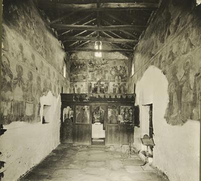 Άρτα, Ήπειρος. Το εσωτερικό της Εκκλησίας του Αγίου Βασιλείου, άποψη από τα δυτικά στα ανατολικά. Φωτογραφία του Carl Siele, 1910. Εκτέθηκε στη Διεθνή Έκθεση της Ρώμης του 1911.