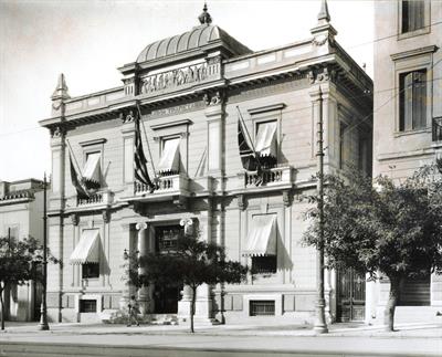 Αθήνα. Η Λαϊκή Τράπεζα στην οδό Πανεπιστημίου. Φωτογραφικό αντίγραφο από γυάλινη πλάκα του Fred Boissonnas, περ. 1903-1923. Η γυάλινη πλάκα βρίσκεται στο Μουσείο Φωτογραφίας Θεσσαλονίκης.