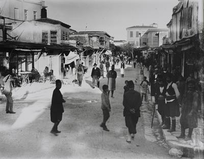 Κρήτη, κεντρικός δρόμος στο Ηράκλειο. Φωτογραφικό αντίγραφο από γυάλινη πλάκα του Fred Boissonnas, περ. 1903-1923. Η γυάλινη πλάκα βρίσκεται στο Μουσείο Φωτογραφίας Θεσσαλονίκης.
