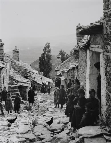 Thessaly, Kokkinopilos of Elassona. Photographic copy from a glass plate of Fred Boissonnas, c. 1903-1923. The glass plate is at the Museum of Photography in Thessaloniki.