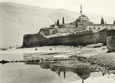 Ioannina, Epirus. Photographic copy from a glass plate of Fred Boissonnas, c. 1903-1923. The glass plate is at the Museum of Photography in Thessaloniki.