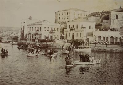 Κρήτη. Άφιξη του Ύπατου Αρμοστή Αλέξανδρου Ζαΐμη στα Χανιά. Φωτογραφία, 17 Σεπτεμβρίου 1906.