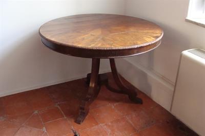 Ξύλινο στρογγυλό τραπέζι (ροτόντα), Ιστορική Οικία Λαζάρου Κουντουριώτη-Ύδρα