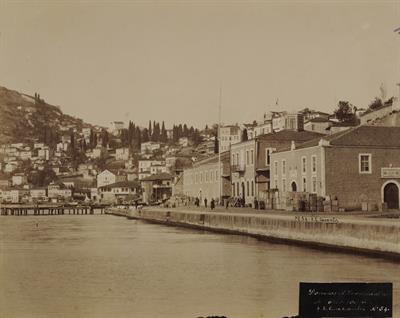 Το λιμάνι και το κτήριο του τελωνείου Τραπεζούντας Πόντου, δεκαετία 1890.