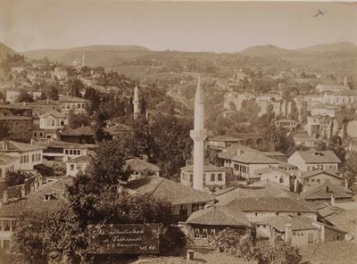 Μερική άποψη της Τραπεζούντας στην περιοχή του φαραγγιού του Αγ. Γεωργίου. Στα αριστερά η γέφυρα Ταμπακχανέ και μέρος του Μεσόκαστρου, δεκαετία 1890.