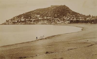 Άποψη της παραλίας και της πόλης της Κερασούντας Πόντου. Φωτογραφία των Αδελφών Κακούλη, δεκαετία 1890.