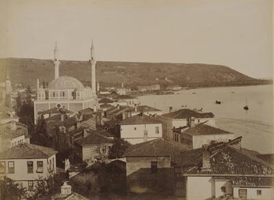 Άποψη παραλιακής συνοικίας της Σαμψούντας Πόντου. Φωτογραφία των Αδελφών Κακούλη, δεκαετία 1890.