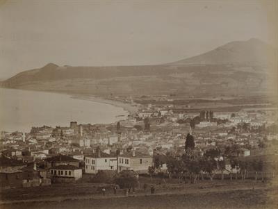 Μερική άποψη της πόλης και της παραλίας της Σαμψούντας, Πόντος. Φωτογραφία των Αδελφών Κακούλη, δεκαετία 1890.