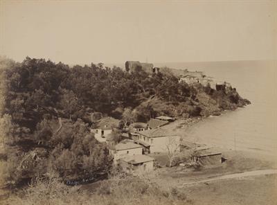 Το κάστρο της Κορδύλης, το λεγόμενο σήμερα Ακτσάκαλε, Πόντος. Φωτογραφία των Αδελφών Κακούλη, δεκαετία 1890.