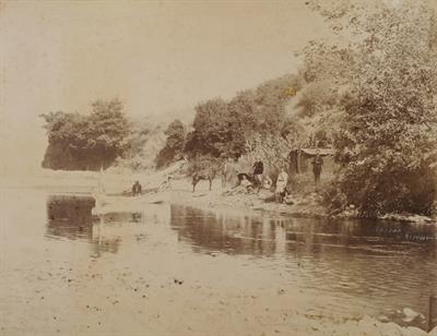 Ο ποταμός Ασκάνιος στην Κερασούντα Πόντου. Φωτογραφία των Αδελφών Κακούλη, δεκαετία 1890.