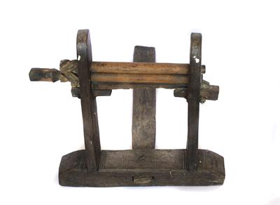 Ξύλινο εργαλείο που χρησίμευε για το στύψιμο του πλυμένου μαλλιού, Ιστορική οικία Λαζάρου Κουντουριώτη, Ύδρα
