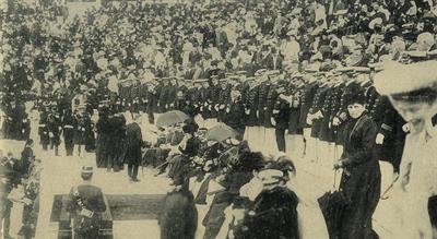 Η κερκίδα των επισήμων στο Παναθηναϊκό Στάδιο κατά την έναρξη των Ολυμπιακών Αγώνων 1906. Επιστολικό Δελτάριο.