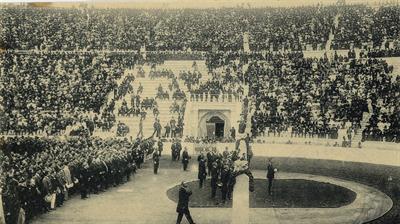 Ο Διάδοχος Κωνσταντίνος κηρύσσει την έναρξη των Ολυμπιακών Αγώνων 1906 στο Παναθηναϊκό Στάδιο. Επιστολικό Δελτάριο.