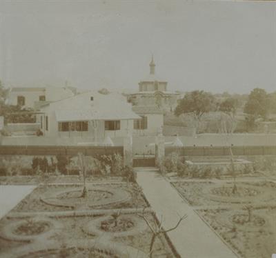 Κρήτη. Ο κήπος του &quot;παλατιού&quot; του Ύπατου Αρμοστή Κρήτης στην Χαλέπα Χανίων. Φωτογραφία, 1909.