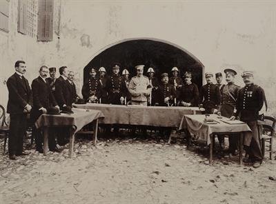 Crete. The International Military Court, the moment of the announcement of the decision. On the left the four interpreters. Photograph, 1909.