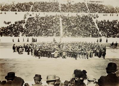 Ολυμπιακοί Αγώνες 1896. Στιγμιότυπο από την απονομή των επάθλων στους νικητές. Φωτογραφία.