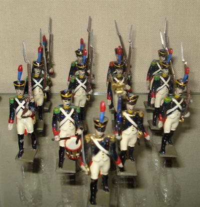 Μολυβένιο επιχρωματισμένο ομοίωμα που αναπαριστά αξιωματικό του γαλλικού στρατού κατά τους Ναπολεόντειους πολέμους (1803-1815)
