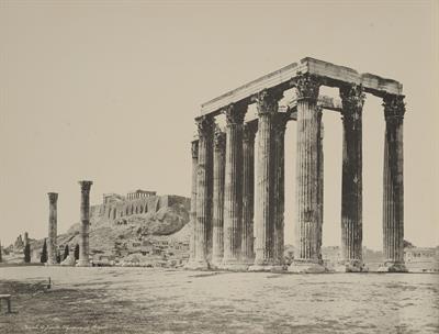 Αθήνα. Ο ναός του Ολυμπίου Διός και στο βάθος η Ακρόπολη. Φωτογραφία των Αδελφών Ρωμαΐδη, περ. 1890.