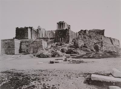 Άποψη της Ακρόπολης των Αθηνών από τα δυτικά. Φωτογραφία των Αδελφών Ρωμαΐδη, περ. 1890.