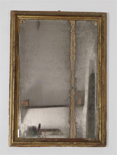 Καθρέφτης ενετικής κατασκευής από την Σαντορίνη με επίχρυσο ξύλινο πλαίσιο, Ιστορική Οικία Λαζάρου Κουντουριώτη
